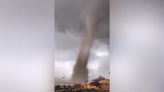 Tornado onlarla turistə xəsarət yetirdi - 