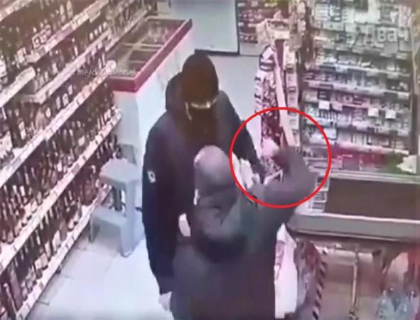 Maskadan düzgün istifadəni tələb etdiyi üçün döyüldü